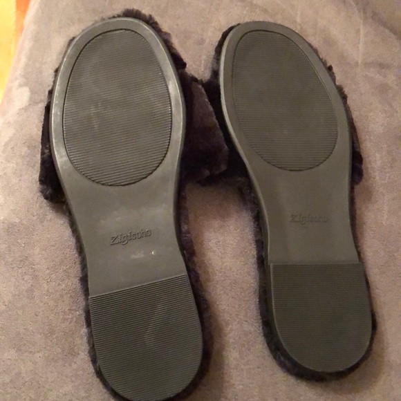 BRAND NEW❣️ Fuzziest Slippers ❣️ - Picture 4 of 8